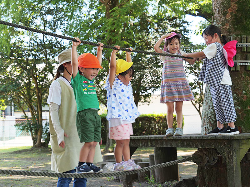 戸外遊びのようす
